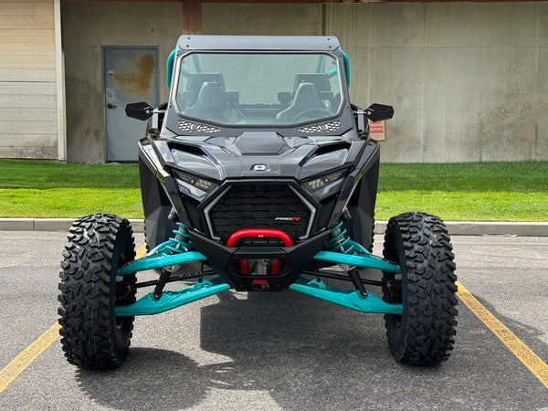 DOT-approved Moto Armor full glass windshield for 2025+ RZR Pro R, S, XP with vent flaps and manual wiper, black aluminum frame