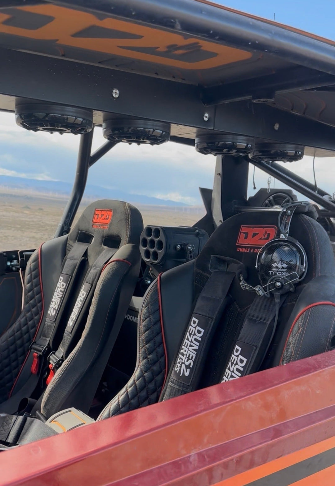 D2D branded UTV racing seats and harnesses in the desert | Dunes 2 Dezert
